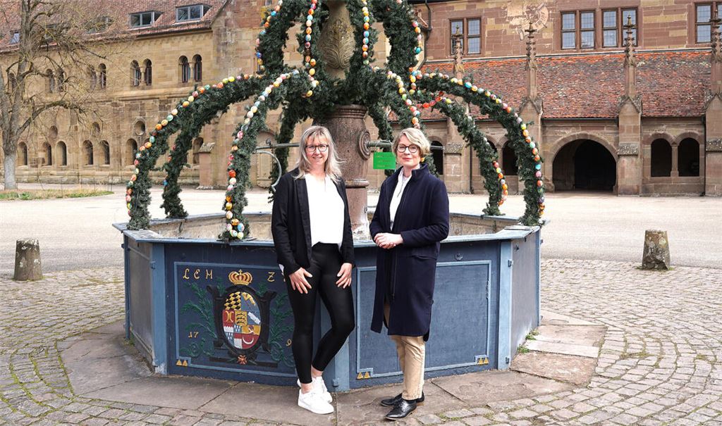 Patricia Alberth, Geschäftsführerin der Staatlichen Schlösser und Gärten Baden-Württemberg (re.), und Alexandra Müller, Leiterin der Klosterverwaltung Maulbronn. Foto: Bastian