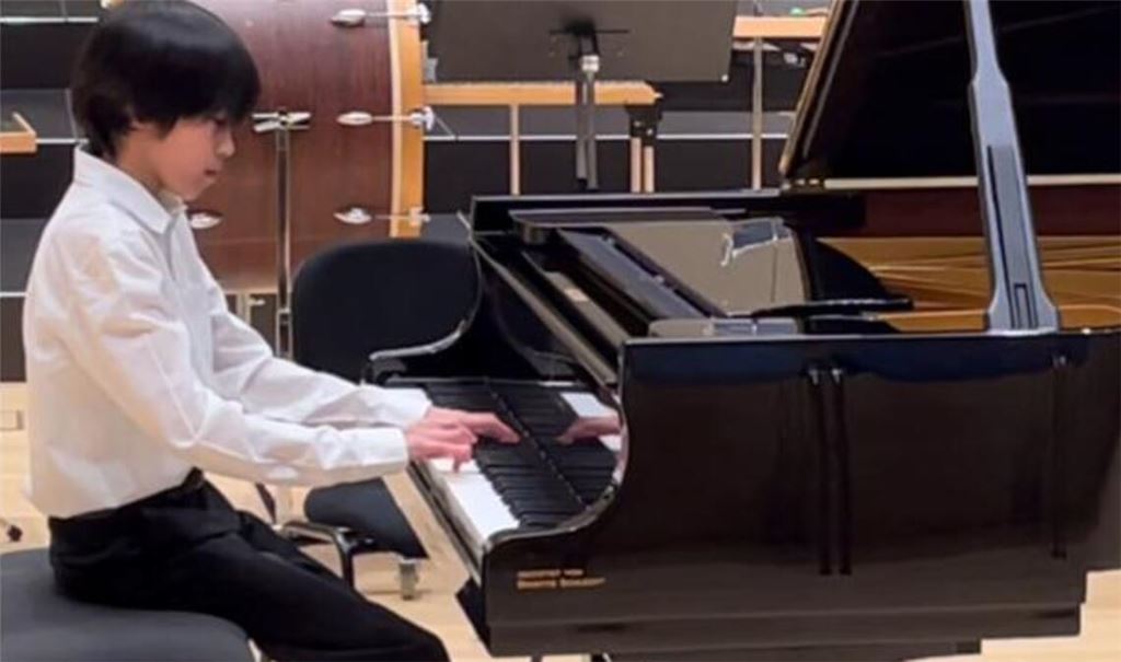 Patrick Meier am Flügel. Foto: privat