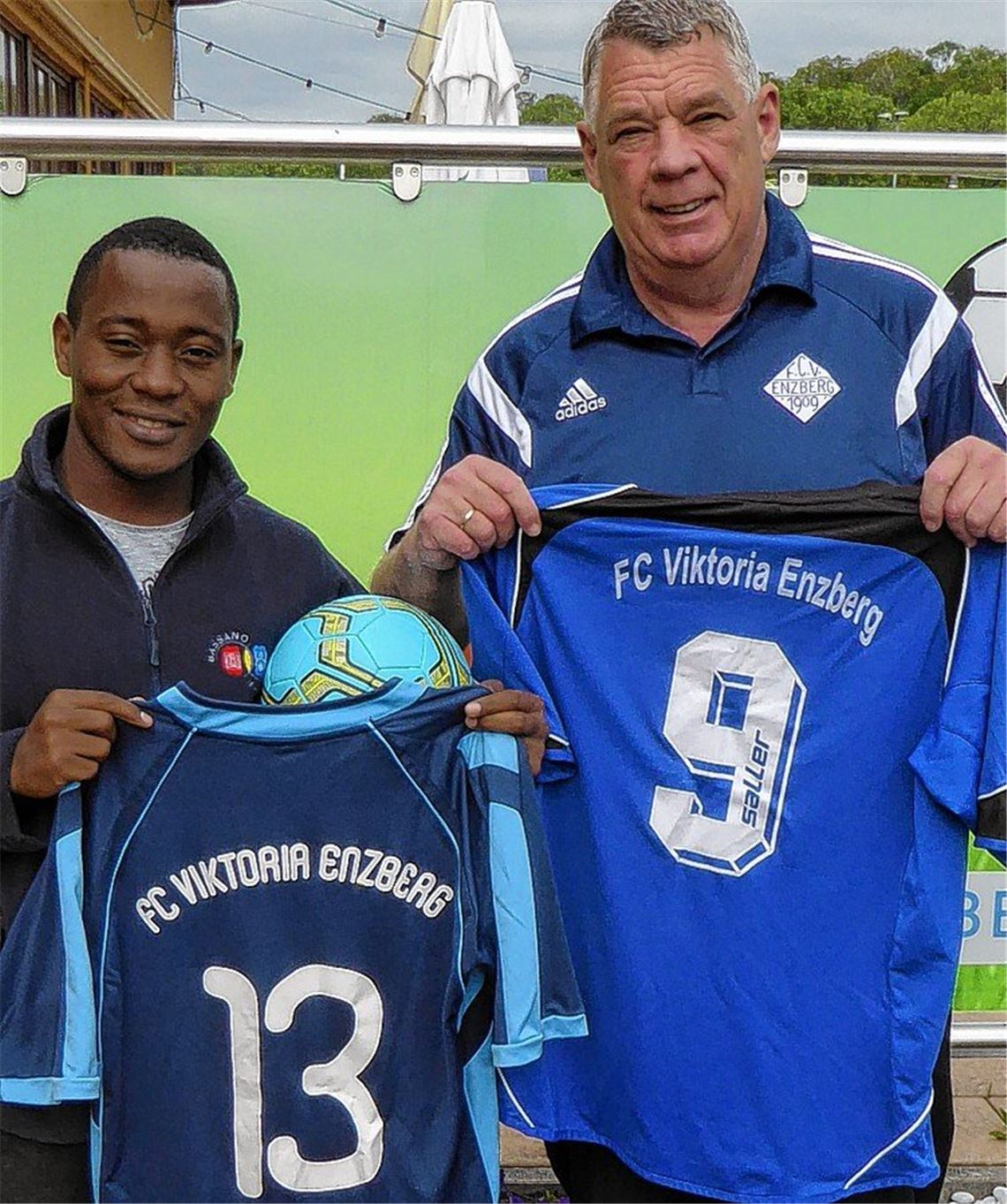 Enzberger Trikots für ugandische Kicker