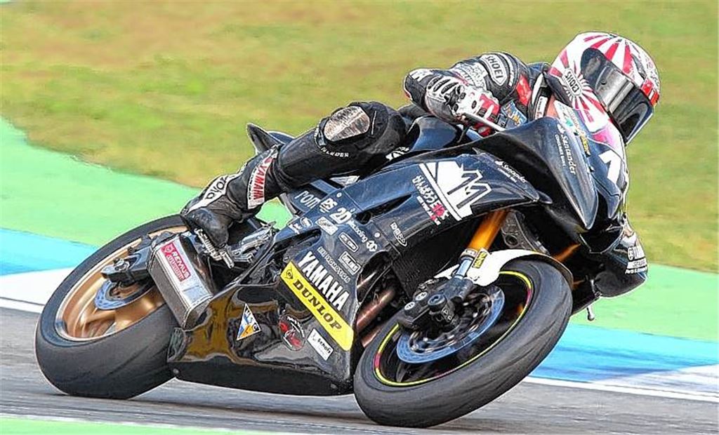 Patrick Vincon hat sich bisher im Yamaha R6 Dunlop-Cup in die Kurve gelegt. Er soll in der nächsten Saison aufsteigen. Fotos: Talmon, privat (2)