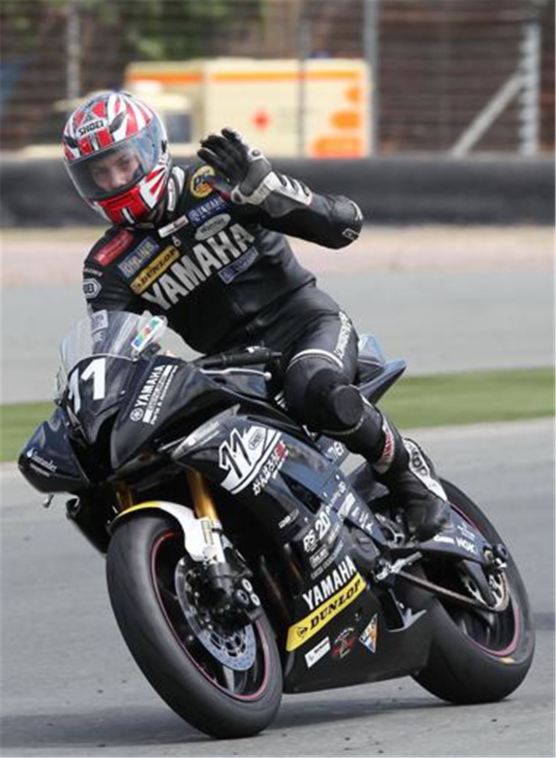 Patrick Vincon winkt nach dem Rennen seinen Fans zu.
 Foto: Talmon