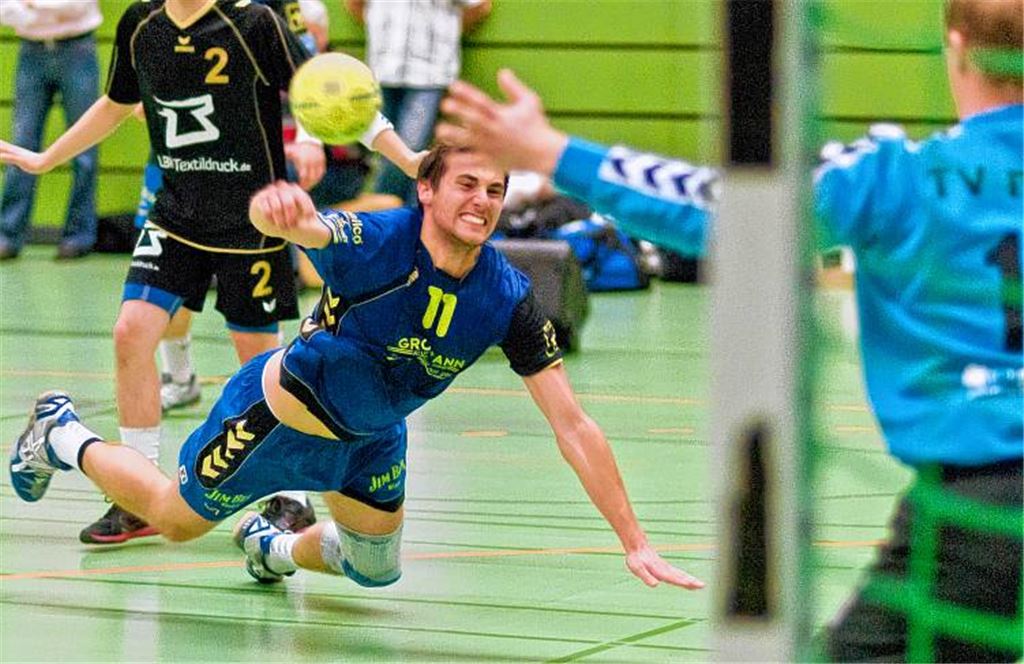 Patzer wie gegen den TV Forst darf sich Blau-Gelb Mühlacker (Daniel Ufrecht, li.) nicht mehr erlauben. Aus den fünf Spielen bis Weihnachten sollen mindestens drei Siege herausspringen. Foto: Zschorsch