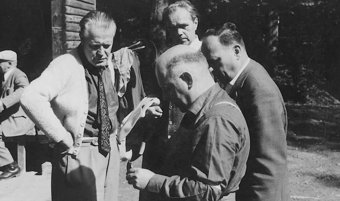 Firmengründer wird zum Namensgeber Paul Kieselmann (stehend li.) im privaten Umfeld – hier bei einer Wanderung. Der Unternehmer war auch ein begeisterter Turner. Foto: privat