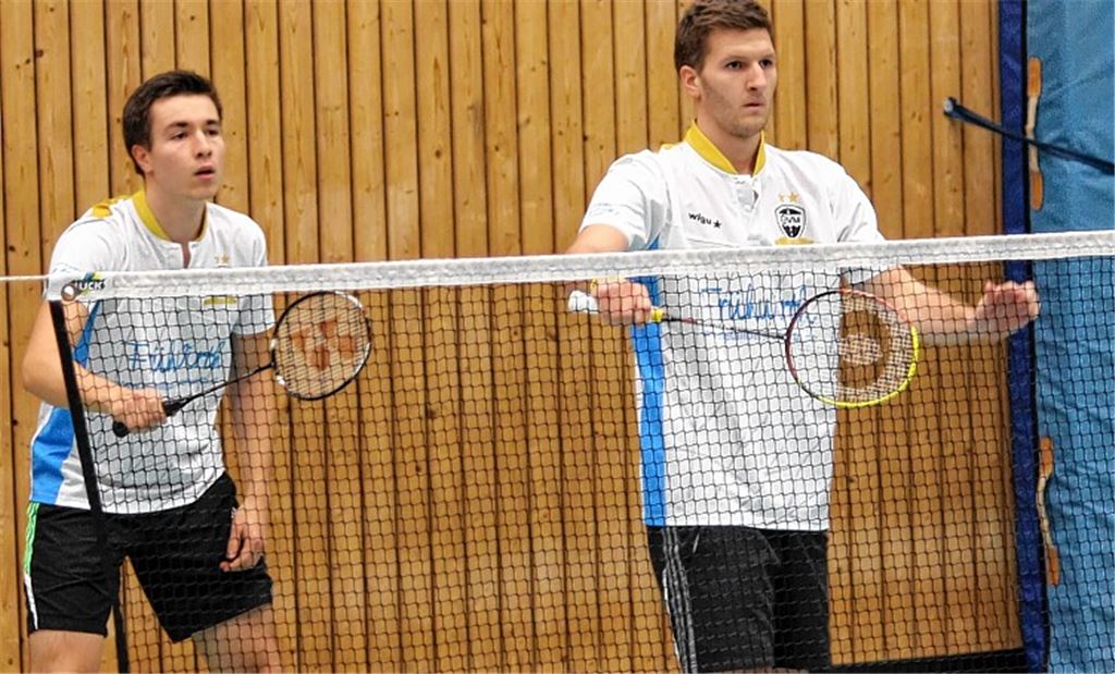 Paul Koschmieder (li.) und Patrick Rost gewinnen ihr Doppel gegen Kornwestheim.