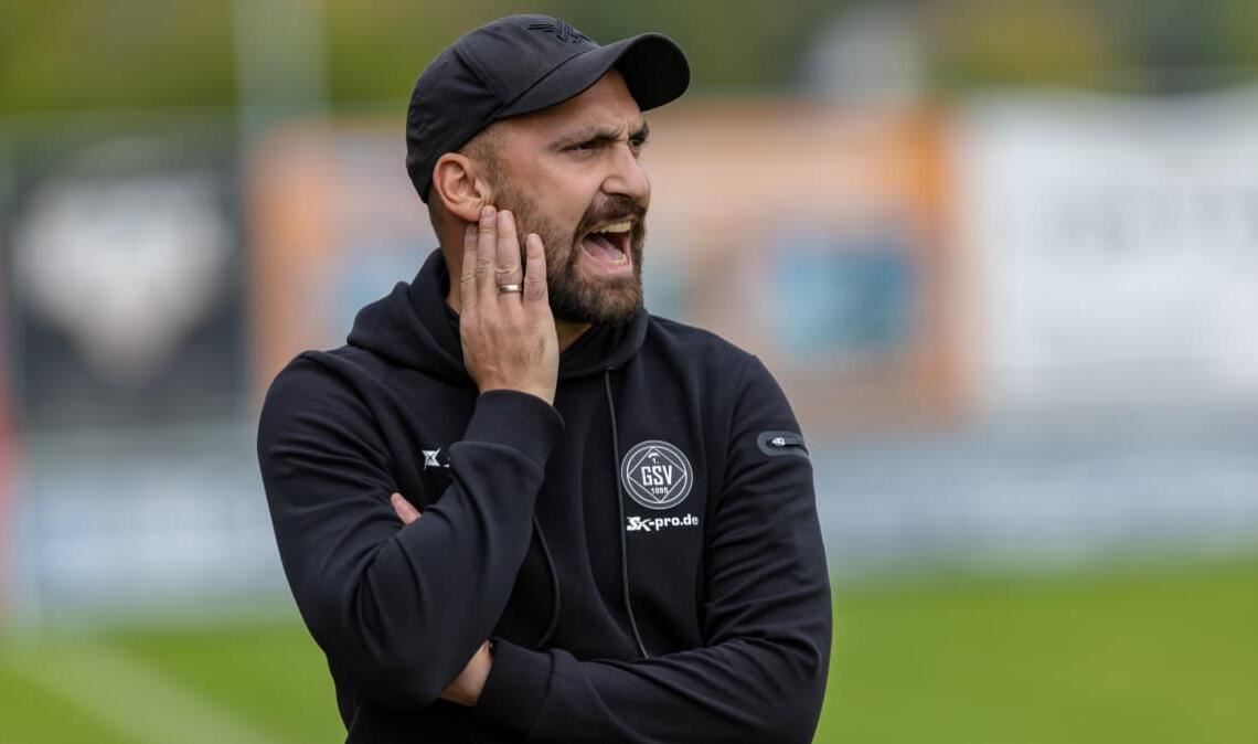 Pavlos Osipidis, im Bild in seiner Funktion als Co-Trainer bei 1. Goeppinger SV, streift sich künftig und bis zum Saisonende wieder als Spieler das Trikot des Verbandsligisten SV Fellbach über.