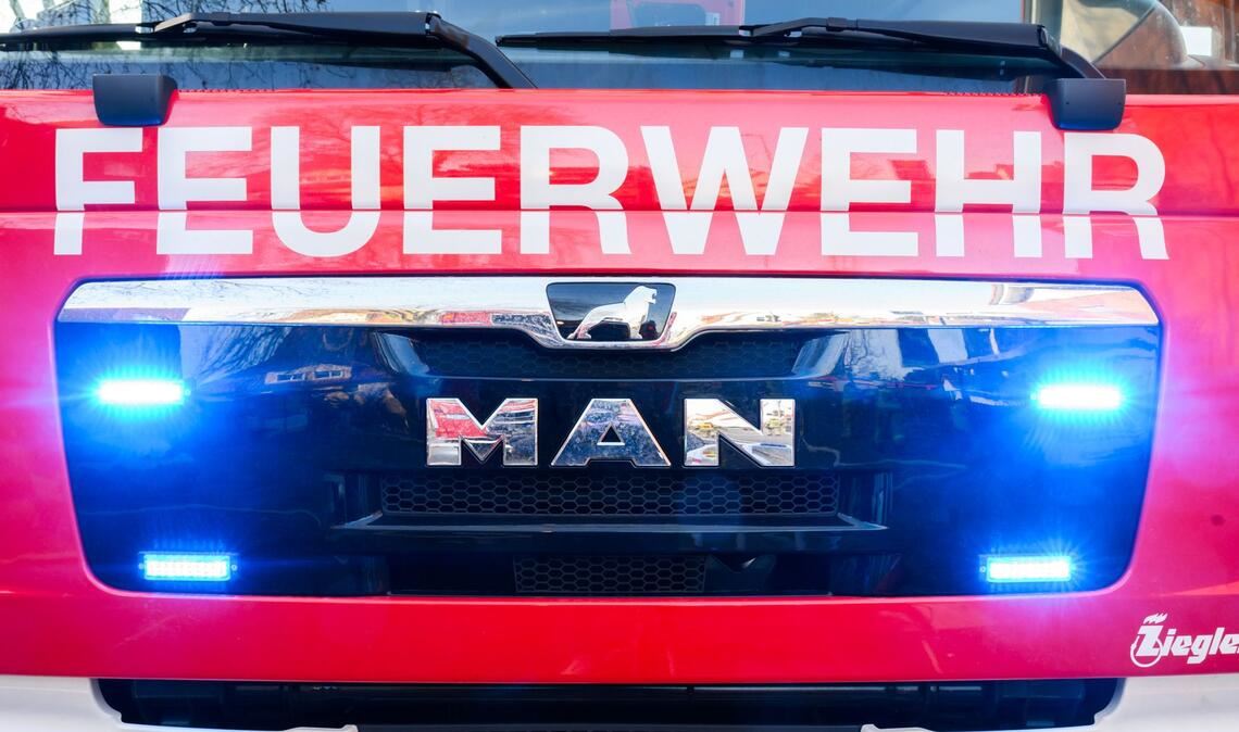 Peinliche Panne bei der Feuerwehr in Netphen: Dort wurde ein neues Gerätehaus so niedrig gebaut, dass die Wagen nicht hineinpassen. (Symbolbild)