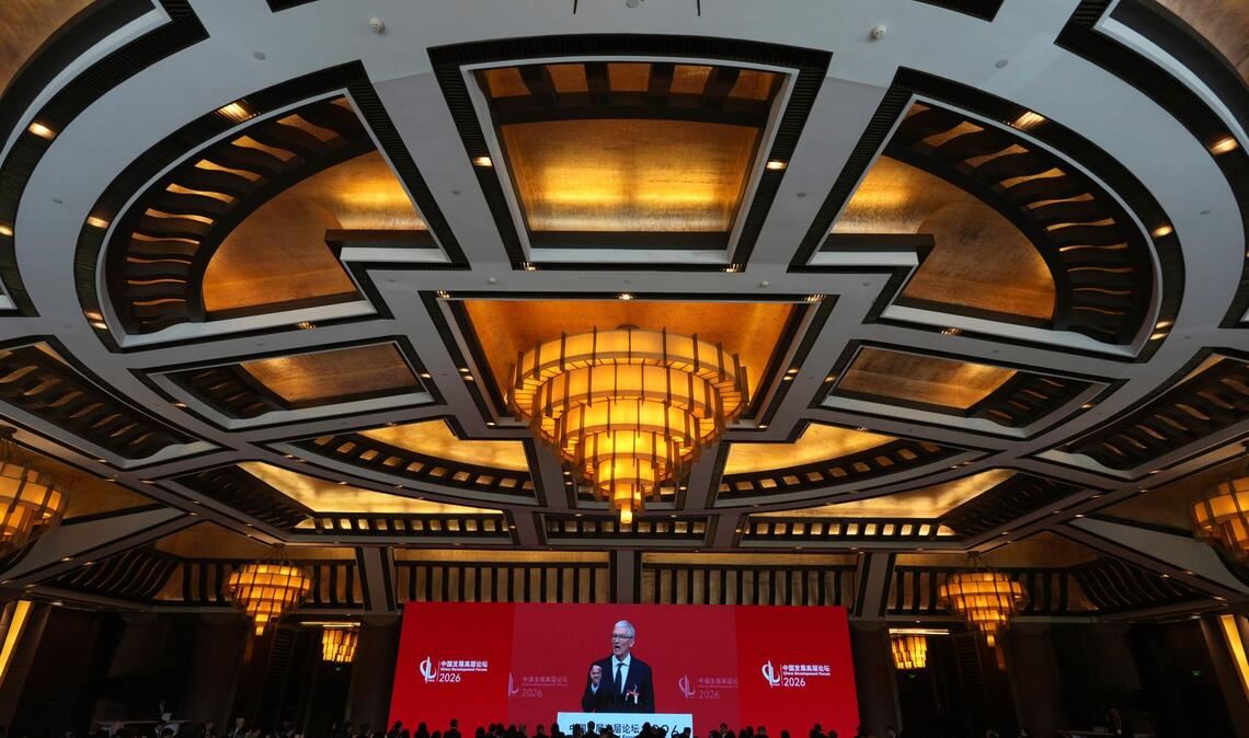 Peking: Bühne frei für Tim Cook – Apple-CEO erscheint zur Forumseröffnung groß auf der Leinwand
