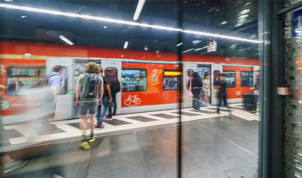 Pendeln gehört für Studenten oft zum Alltag. (Symbolbild)