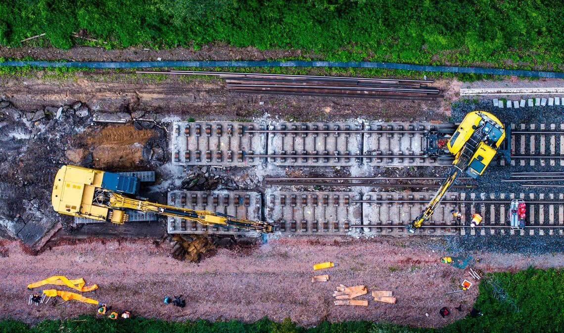 Pendler müssen weiter Geduld beweisen: Die Sanierung der Strecke Hamburg-Berlin verzögert sich. (Archivbild)