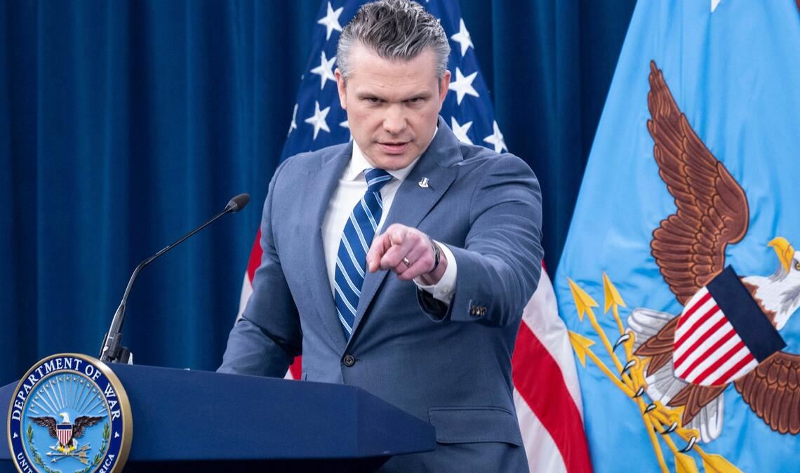 Pentagon-Chef Hegseth warnt den Iran.