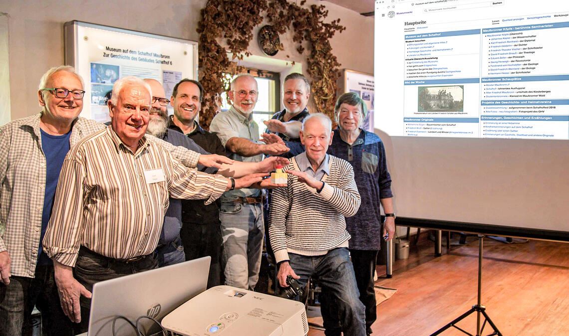 Per symbolischem Knopfdruck geht das neue Angebot an den Start. Foto: privat