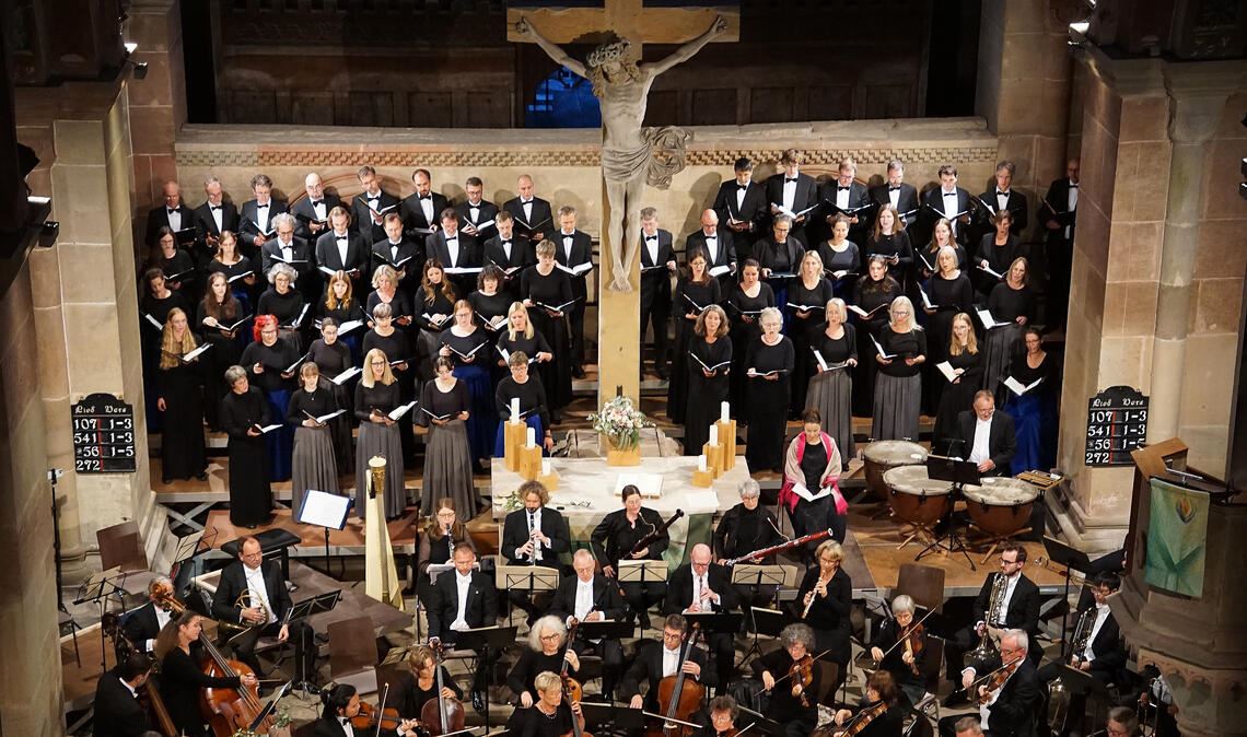 Perfektes Zusammenspiel auf allerhöchstem Niveau: der Kammerchor Maulbronn bietet gemeinsam mit der Hannoverschen Hofkapelle und hochkarätigen Solisten ein Konzerterlebnis in der Klosterkirche mit Mendelssohn-Bartholdy und Johannes Brahms. Foto: Bastian