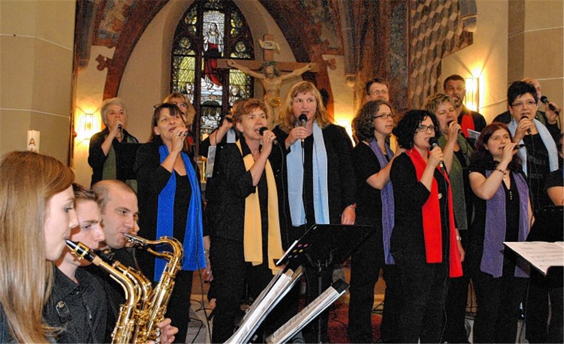 Perfektes Zusammenspiel von Musik und Gesang in der Ötisheimer Michaelskirche.