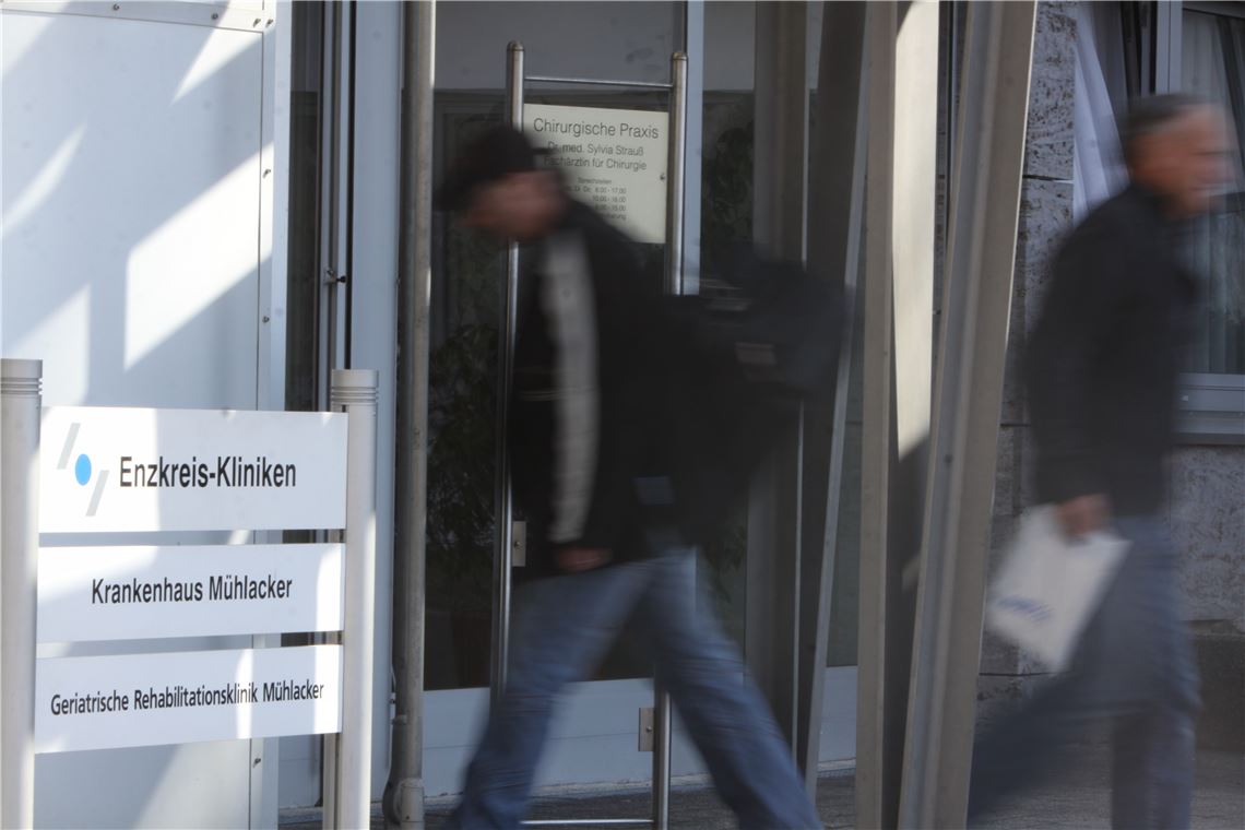 Personalkarussell dreht sich: Erst im Mai 2014 übernahm Regionaldirektorin Sybille Hänselmann ihren Job an den Enzkreis-Kliniken. Schon jetzt ist ihre Mission beendet.   Fotos: Huber/privat