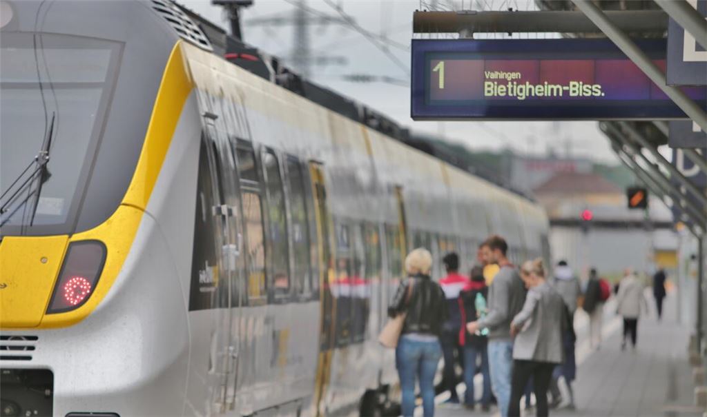 Personalmangel: Auf der Linie 17a entfallen die Zwischentakte von Karlsruhe/Pforzheim bis Bietigheim-Bissingen. Archivfoto: Huber