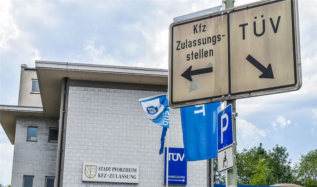 Personelle Engpässe bei der Kfz-Zulassungsstelle der Stadt Pforzheim machen den Autohändlern Sorgen. Foto: Archiv/Myroshnichenko