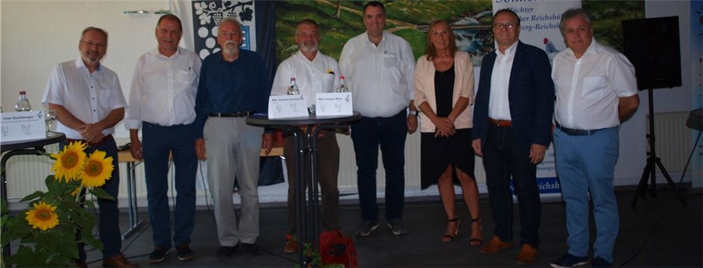 Peter Bachmann, Volkmar Sternberger, Uwe Bamberger, Ulrich Hartmann, Ansgar Mayr, Andrea Schwarz, Thomas Nowitzki und Josef Bugger (v.li.). Foto: Filitz