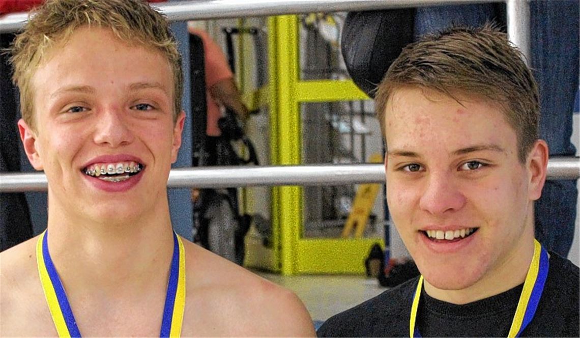 Peter Seemann (li.) und Marius Renner belegen über 200 Meter Freistil die Plätze zwei und drei. Foto: privat