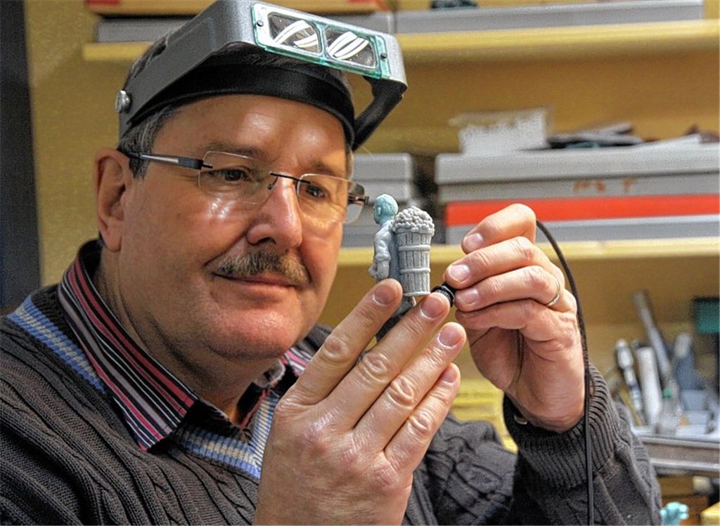 Peter Stantscheff kratzt die letzten Korrekturen in Weingärtner, Butte und Weintrauben. 