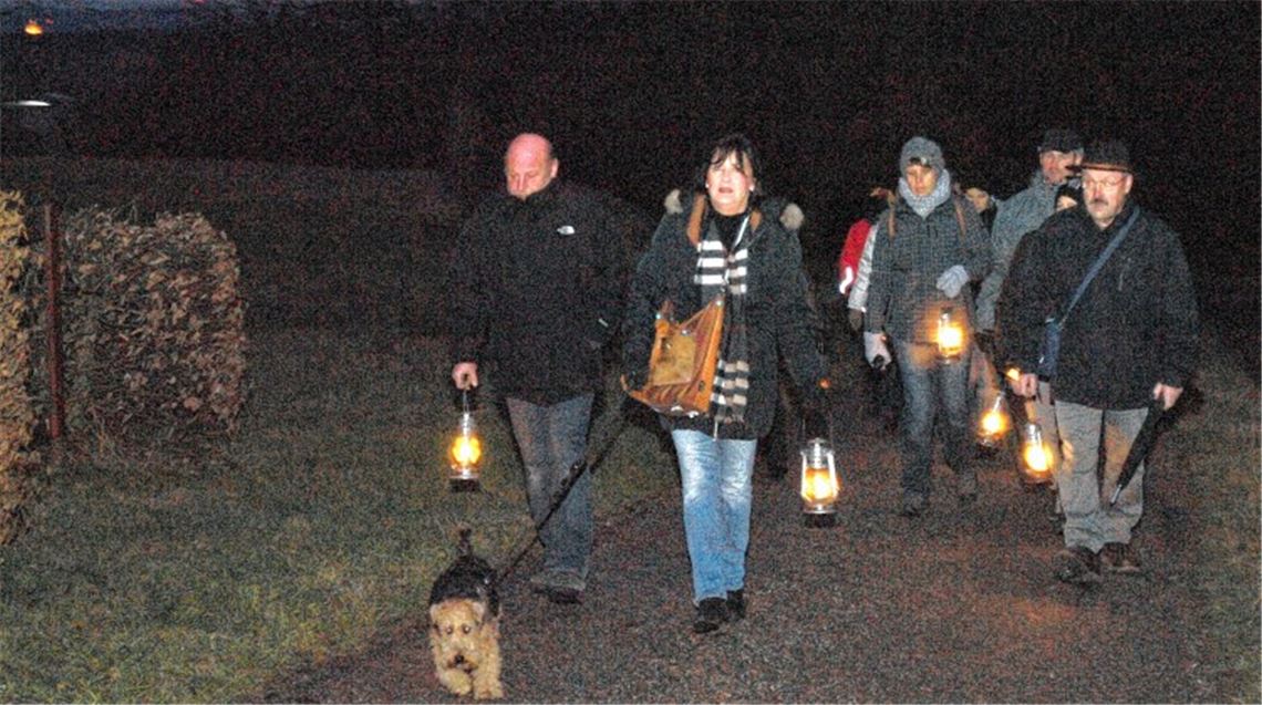 Petroleumlampen sorgen bei der Führung für eine romantische Stimmung. 