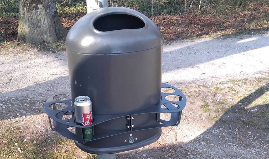 Pfandringe sollen Dosen und Pfandflaschen aus dem Restmüll halten und Sammlern ein unwürdiges und unhygienisches Wühlen im Müll ersparen. Foto: Paul Ketz