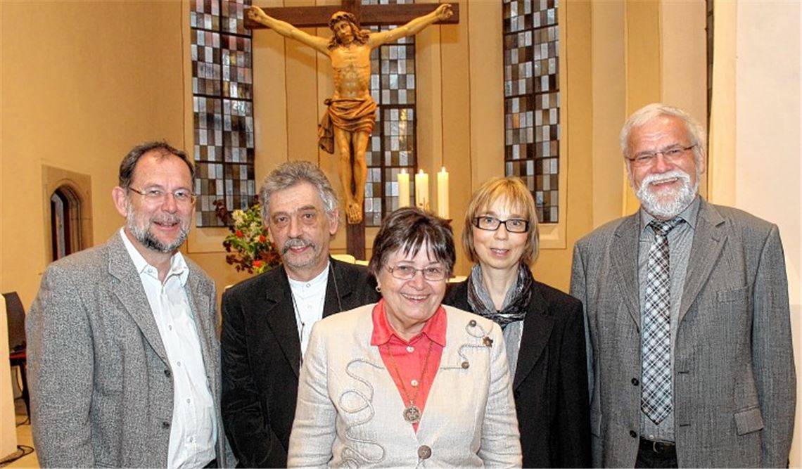 Pfarrer Hans Veit; Knittlingen, Dekan Ulf van Luijk, Roswitha Schrameck, Schuldekanin Gabriele Karle und Bernd Dingler, Vorsitzender der Bezirkssynode (v. li.). Foto: privat