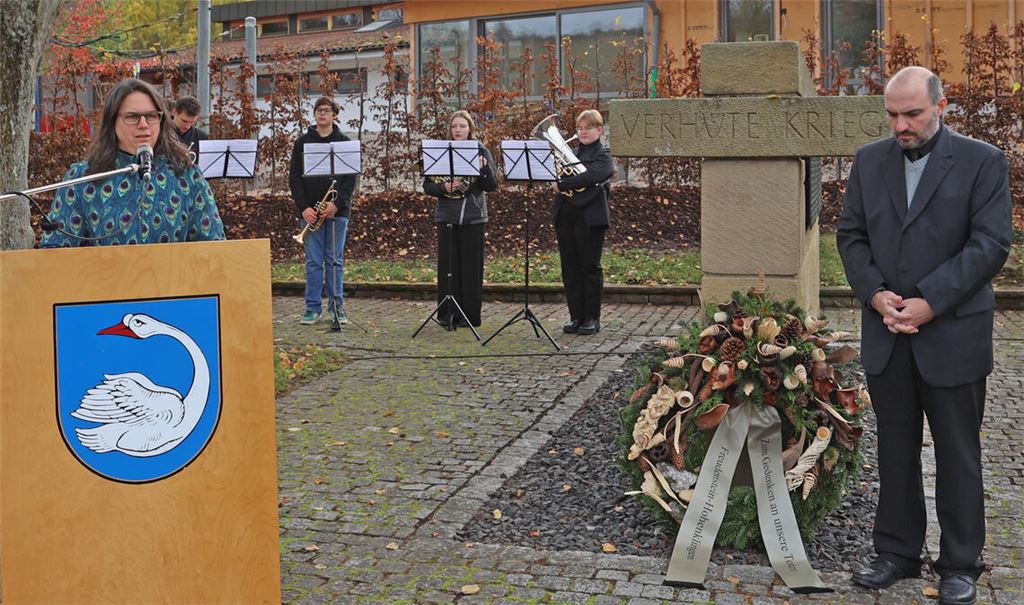 Pfarrerin Christine von Wagner und Ortsvorsteher Timo Steinhilper. Foto: Müller