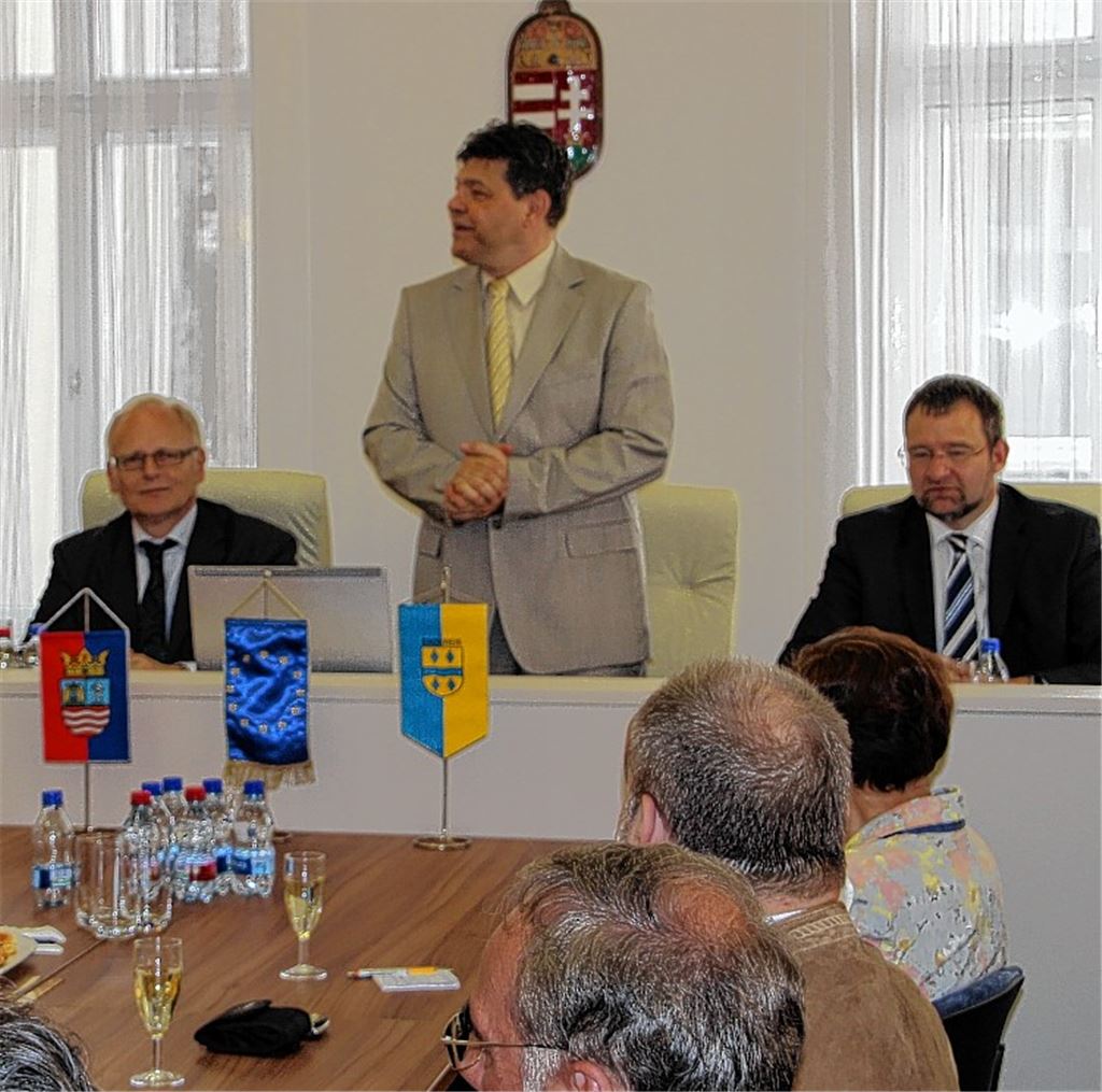 Pforzheims OB Gert Hager (re.) und Landrat Karl Röckinger (li.) beim Empfang durch Komitatspräsident Dr. Imre Szakács. 