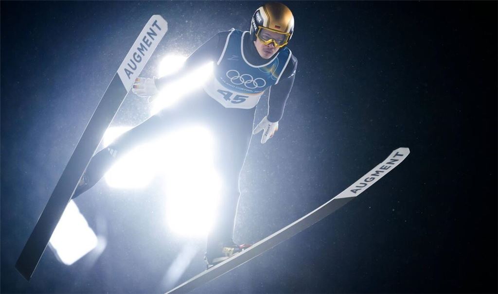Philipp Raimund bei den Olympischen Spielen in Mailand und Cortina d'Ampezzo - von der Normalschanze holte er Gold.