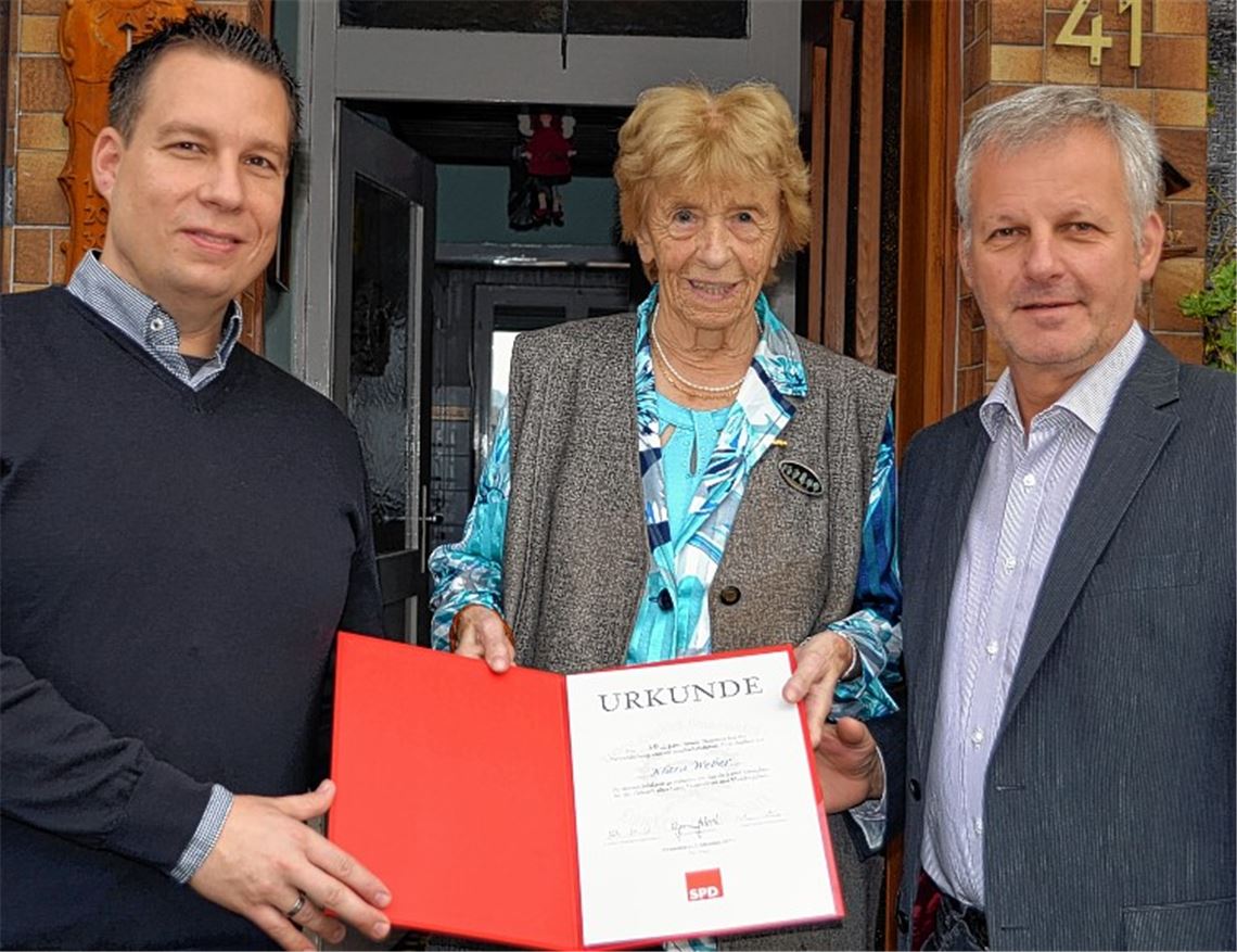 Klara Weber seit 50 Jahren in der SPD Klara Weber seit 50 Jahren in der SPD