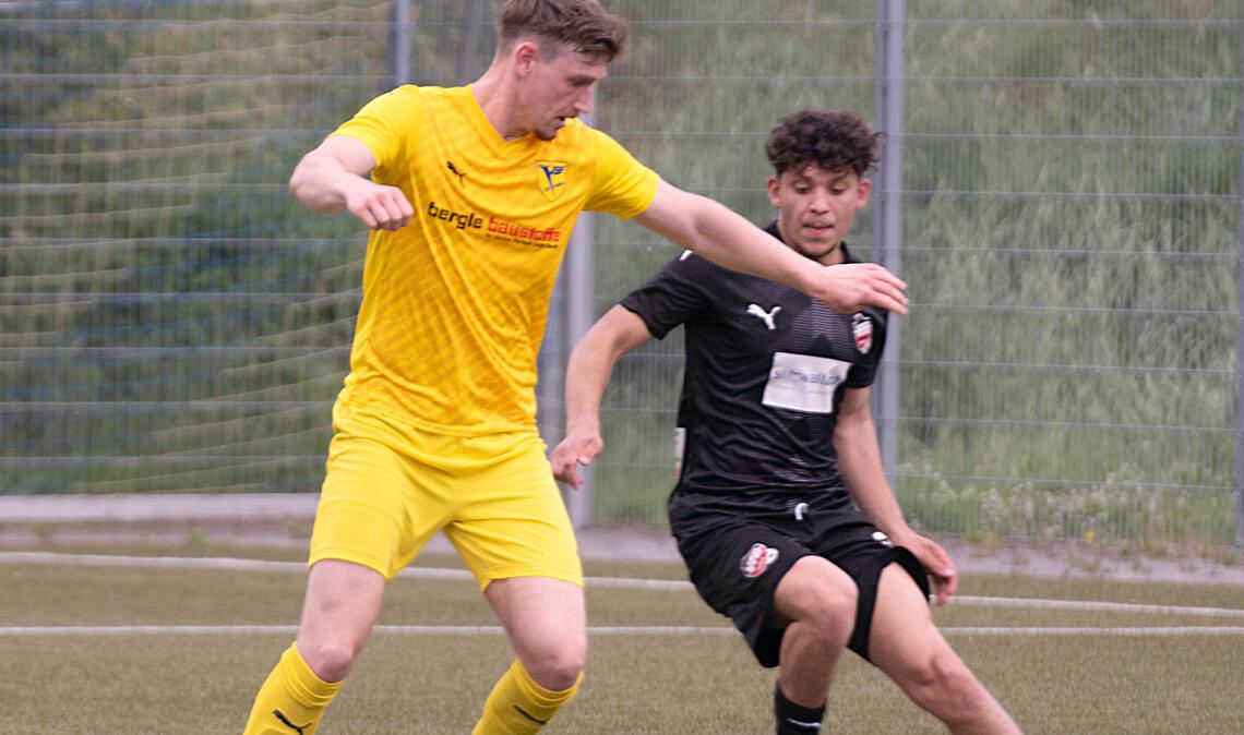 Phönix Lomersheim (in Gelb) hat den Klassenerhalt geschafft. 