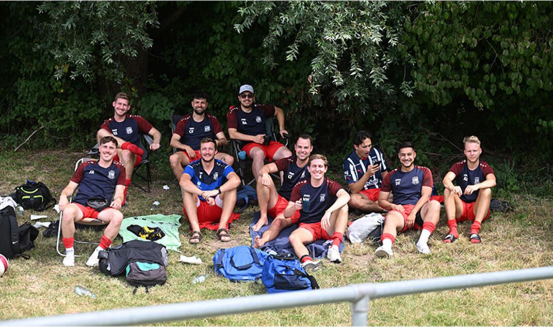 Plätze im Schatten sind am Samstag begehrt.