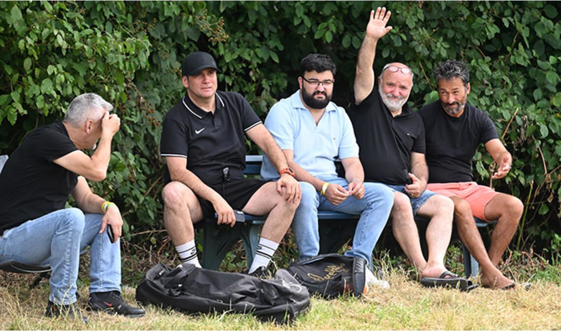 Plätze im Schatten sind am Samstag begehrt.