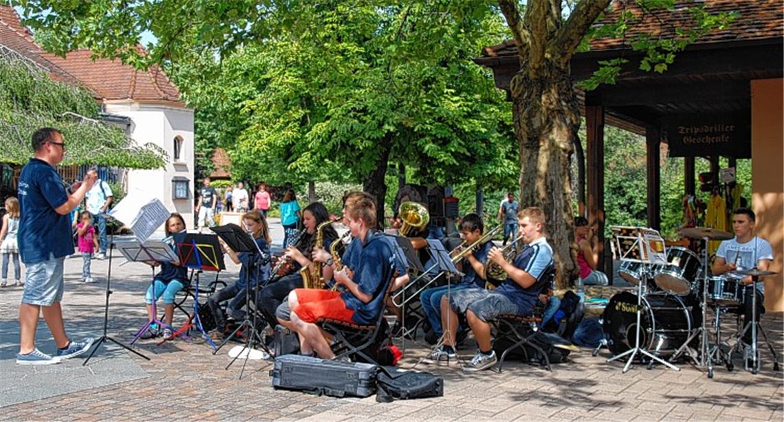 Platzkonzert in Tripsdrill.