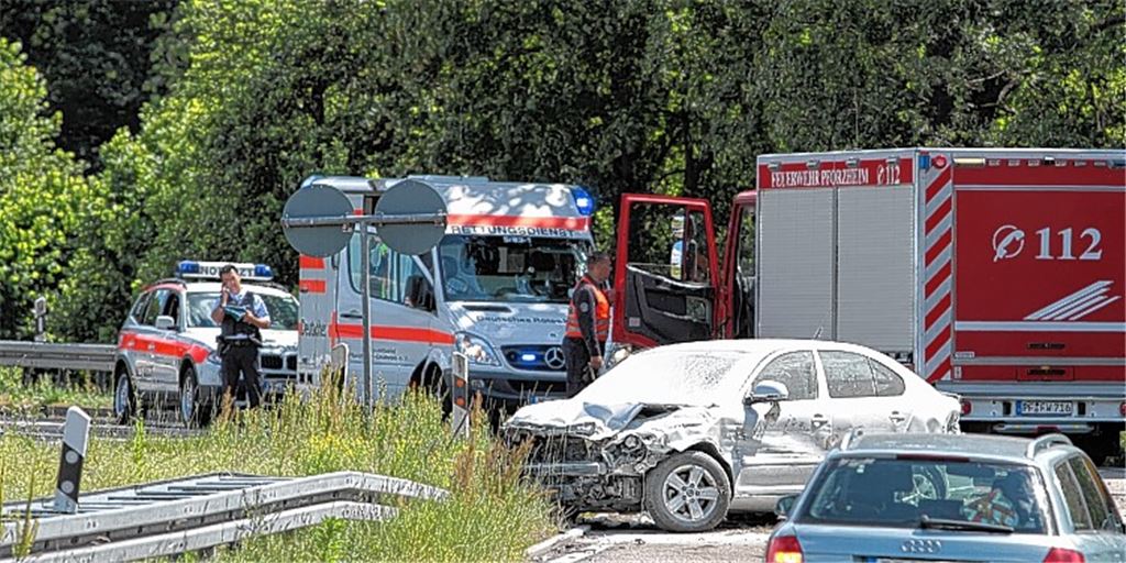 Plötzlich bewusstlos: Ein Mann verliert Kontrolle über sein Fahrzeug. 