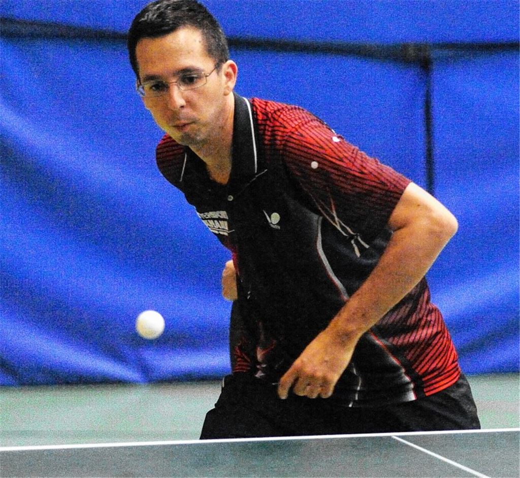 Plötzlich läuft es auch für den TSV Großglattbach: Beim Überraschungssieg gegen Enzweihingen steuert Michael Grimmeisen zwei Punkte bei. Foto: Fotomoment