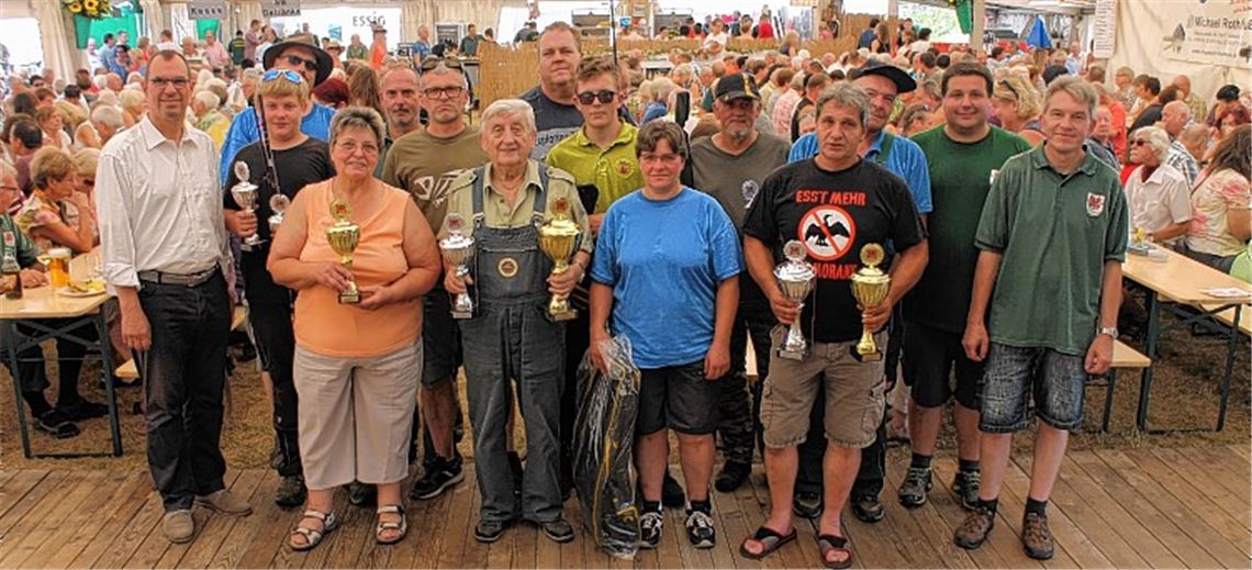 Angler freuen sich über fetten Fang