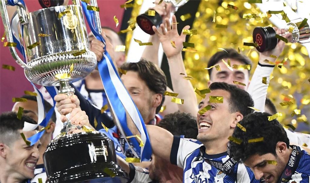 Pokalsensation: Real Sociedad San Sebastián setzt sich gegen Atlético Madrid durch und gewinnt die Copa del Rey.