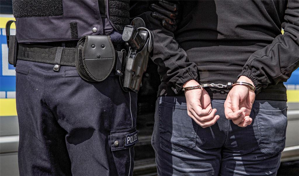Polizei verhaftet nach Diebstahlserie zwei Männer. Symbolfoto: Archiv/PropCop Effects-stock.adobe.com