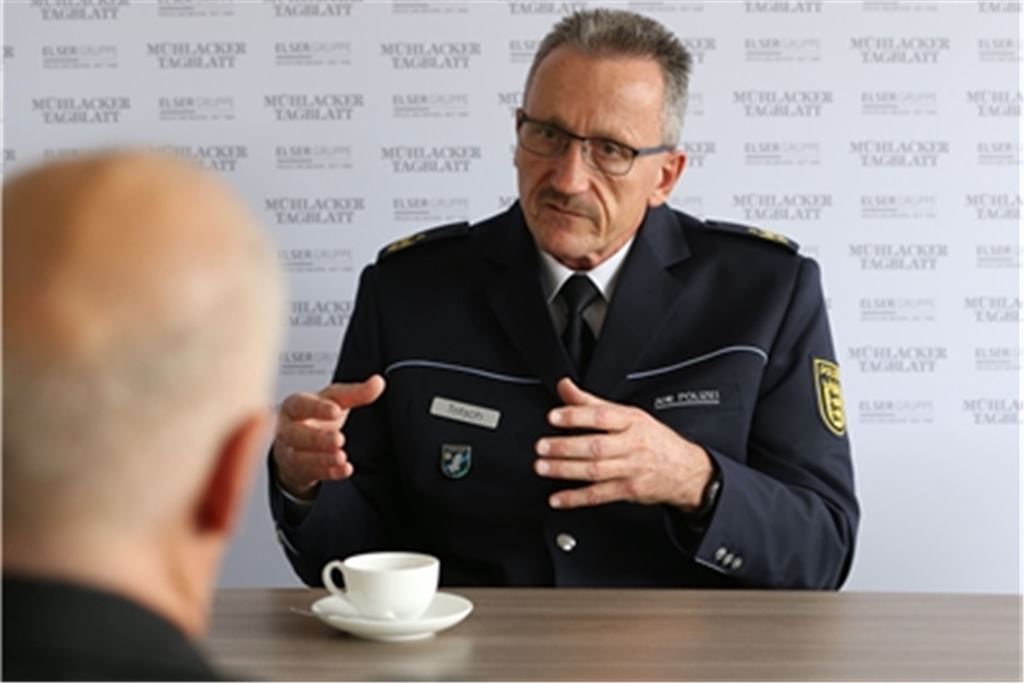 Polizeichef Wolfgang Tritsch im Gespräch mit Redaktionsleiter Thomas Eier. Willimek