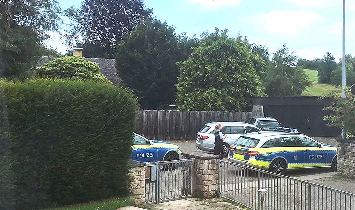 Verdächtiger Besuch aus Frankreich Polizeieinsatz am Montagnachmittag an der Enzberger Landhausstraße. Foto: privat