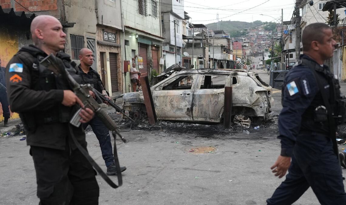 Polizeieinsatz gegen mutmaßliche Drogenhändler in der Favela Complexo do Alemao in Rio de Janeiro.