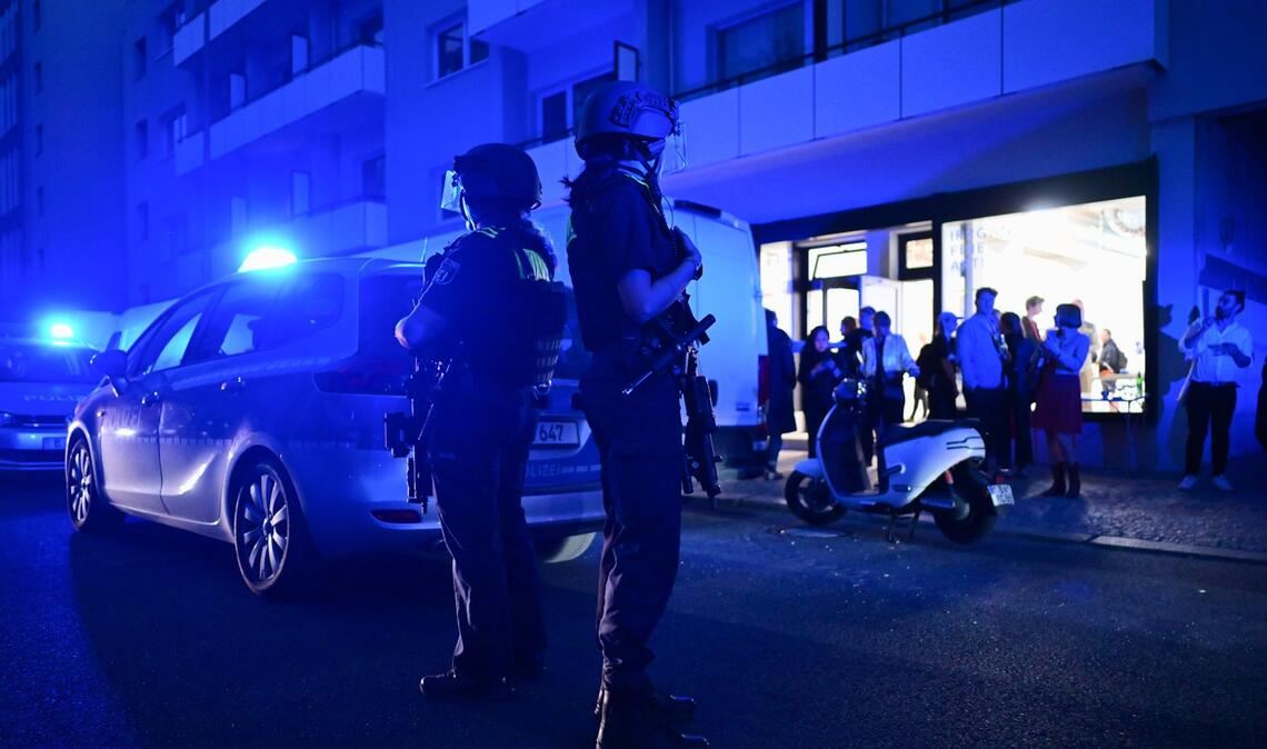 Polizeieinsatz im Mai 2025 nach Schüssen nahe der Friedrichstraße in Berlin.