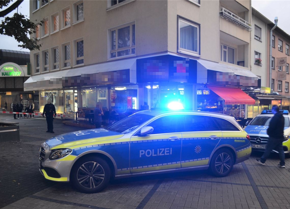 Polizeieinsatz wegen eines Überfalls auf einen Friseursalon. Foto: Myroshnichenko