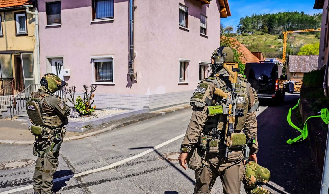 Polizisten des Spezialeinsatzkommandos Baden-Württemberg bei der Festnahme eines Reichsbürgers in Boxberg-Bobstadt 2022: schwer kontrollierbare Entwicklungen.