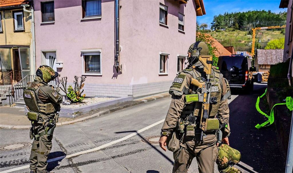 Polizisten des Spezialeinsatzkommandos Baden-Württemberg bei der Festnahme eines Reichsbürgers in Boxberg-Bobstadt 2022: schwer kontrollierbare Entwicklungen.