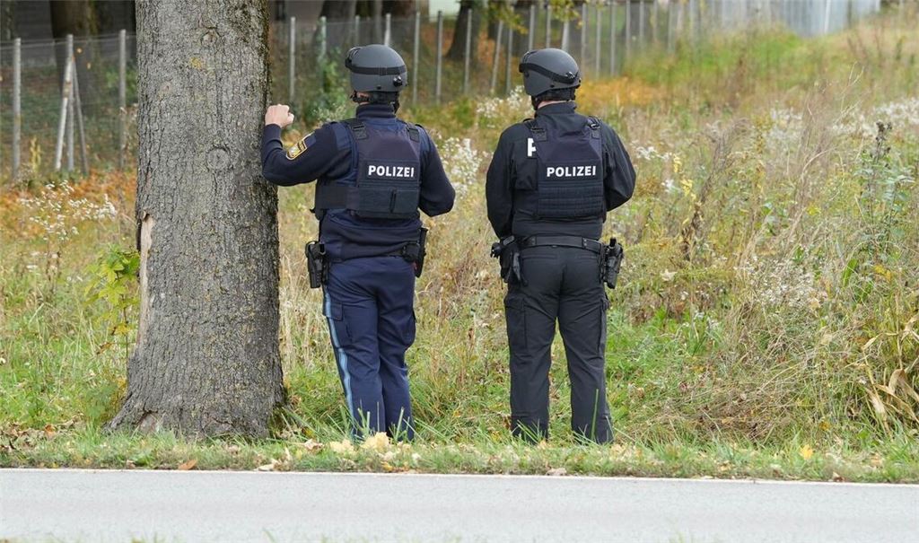 Polizisten ermittelten am Tag nach dem Vorfall zur Ursache und dem genauen Hergang.