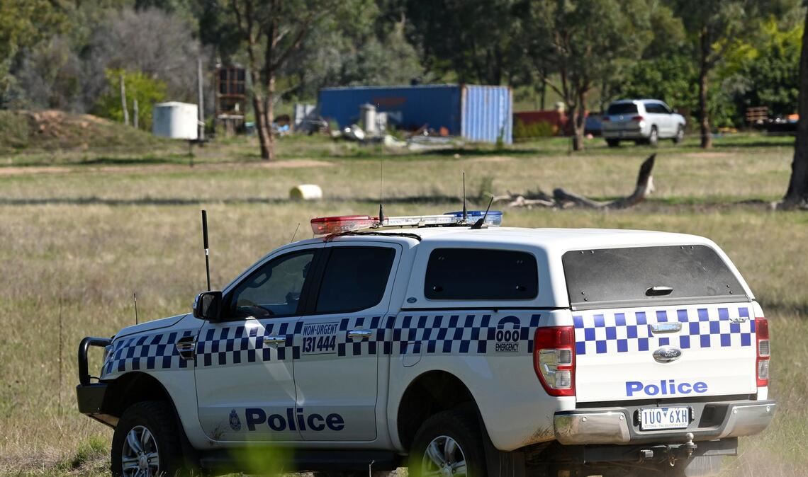 Polizisten nahmen einen mutmaßlichen Polizistenmörder fest.