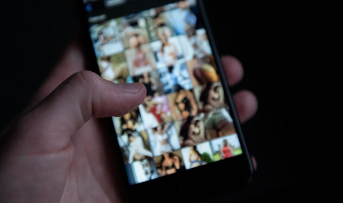 Pornografische Bilder sind längst nicht immer echt - oft werden Frauen ohne ihr Wissen mit Hilfe von KI zu Darstellerinnen gemacht. (Symbolbild)