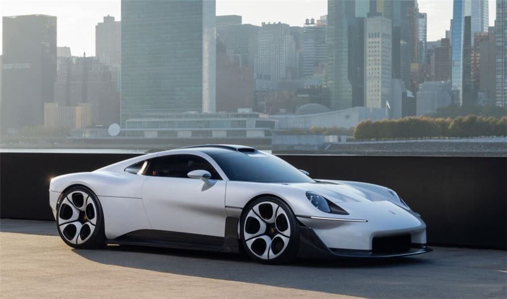 Porsche stellt sein Showcar Mission S in New York vor.